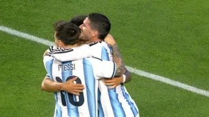 Argentina venció a Islandia con goles de Barco, Messi y Almada