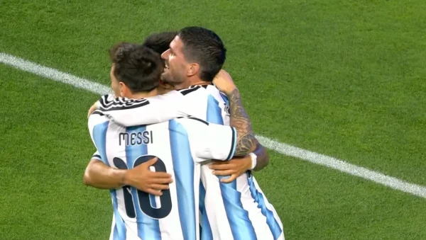Argentina venció a Islandia con goles de Barco, Messi y Almada