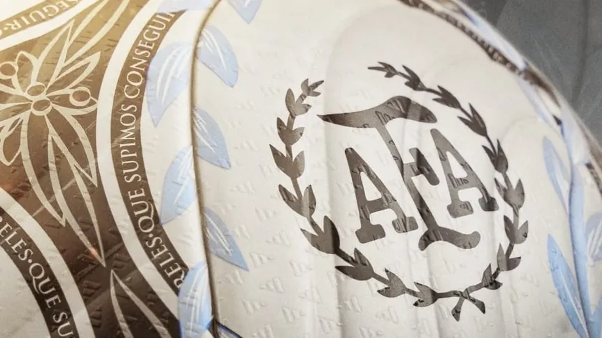 La AFA estrenará una pelota especial en el Superclásico