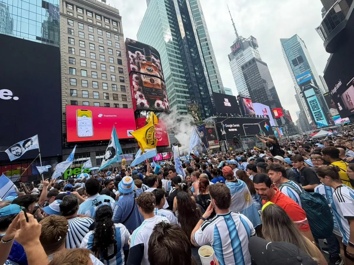 La marea argentina invadió Nueva York antes del partido decisivo con España