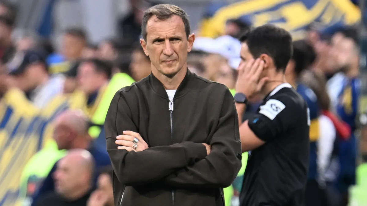 Arruabarrena define el once de Boca con dos incógnitas para el clásico