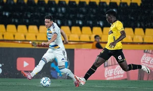 Boca perdió en Guayaquil y se le achicó el margen en la Copa