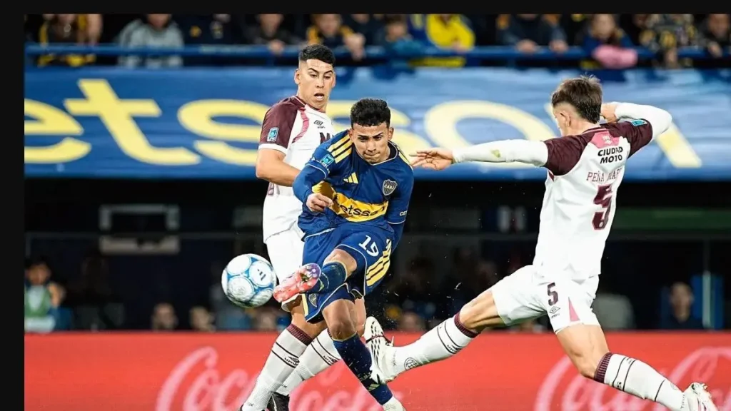 Boca venció a Lanús en la última jugada y entró en zona de playoffs