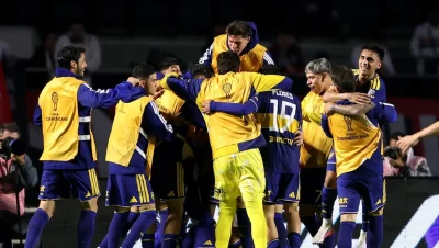 Jugadores de Boca Juniors celebran la clasificación ante San Pablo