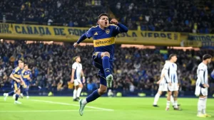 Boca celebra el triunfo por 2-1 frente a Talleres en la Bombonera.