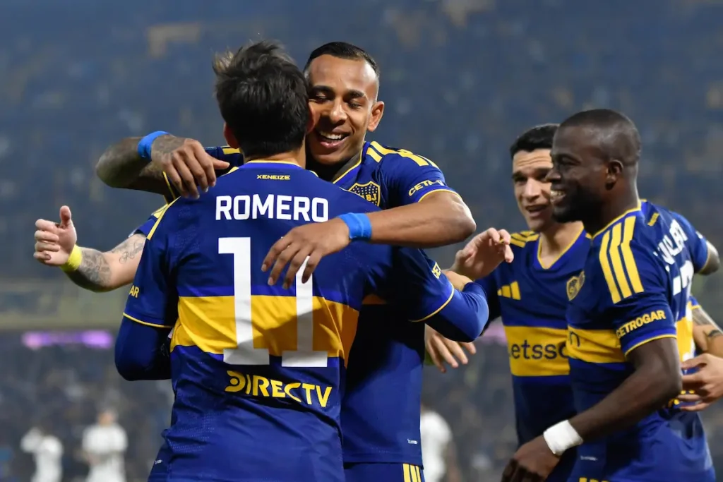 Boca remontó ante Racing y avanzó en la Copa Argentina