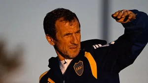 Arruabarrena mueve piezas en Boca para el debut contra Riestra