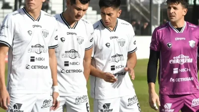For Ever enfrenta un duelo directo en la pelea por salir del fondo