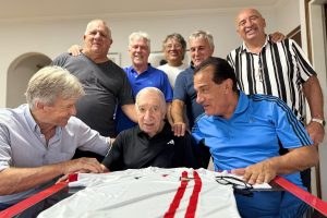 Carlos Bilardo celebró sus 87 años junto a su familia y exjugadores