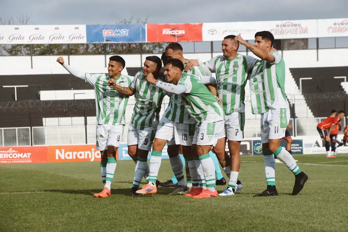 Defensores de Vilelas ganó un duelo clave y quedó arriba en la Reválida