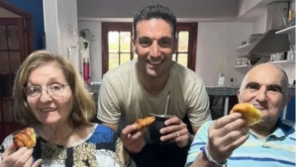 Eulalia Marzetti junto a Lionel y Ángel Scaloni