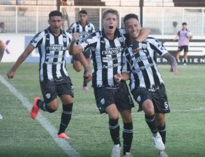 For Ever se impuso a Nueva Chicago y volvió a la victoria en el "Gigante"