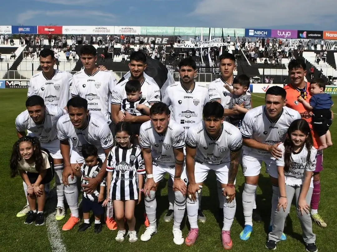 For Ever goleó a San Miguel y tomó aire en la Primera Nacional