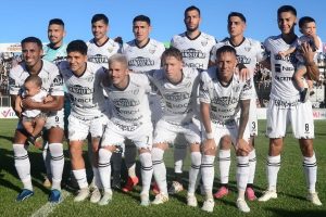 For Ever ganó con autoridad y se acomodó en la tabla