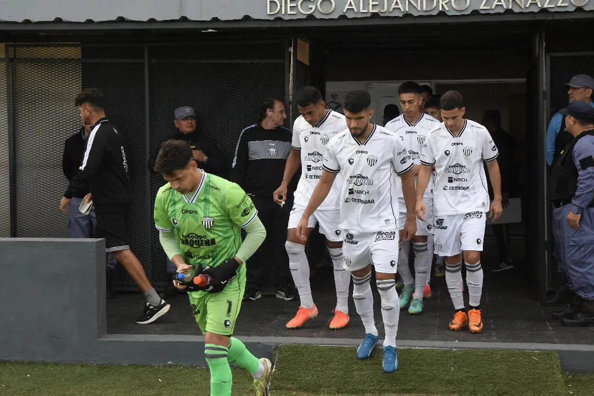 For Ever cedió una ventaja de dos goles y empató ante Defensores de Belgrano