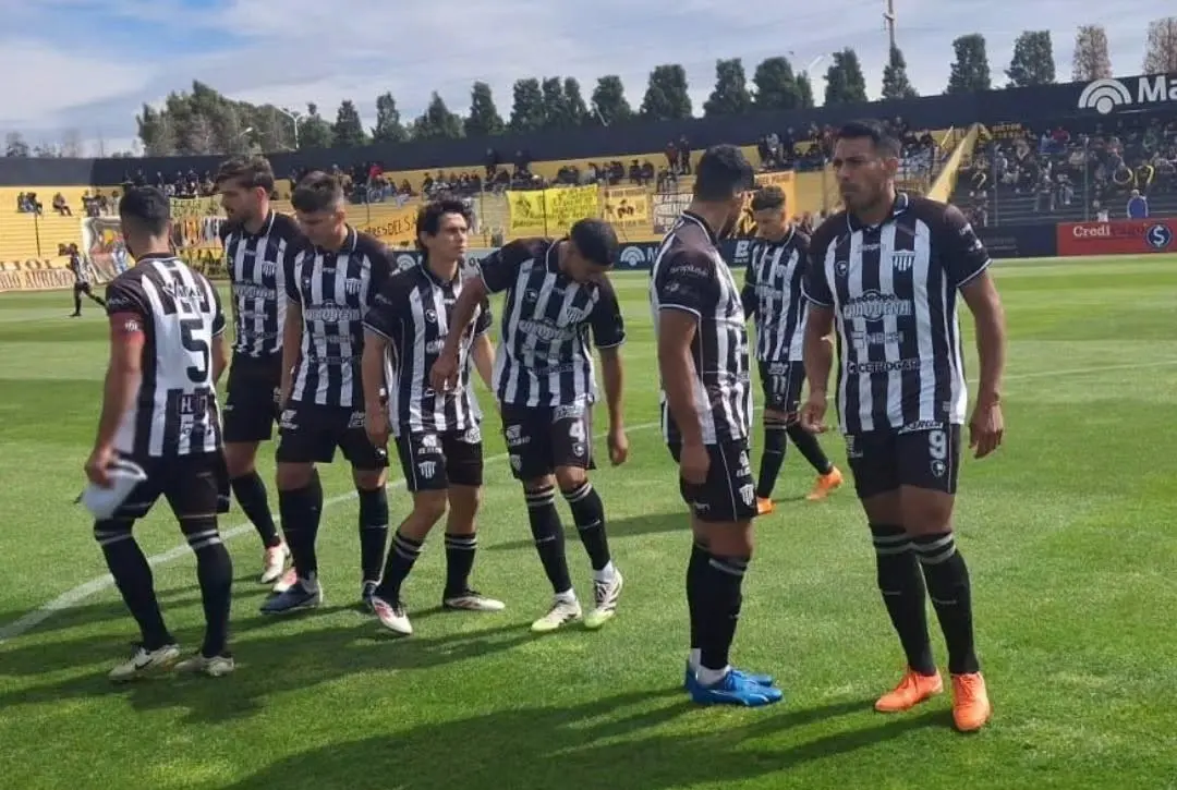 For Ever dio vuelta el partido en Madryn y acaricia la permanencia