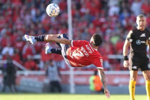 Montiel marcó un golazo y metió a Independiente en cuartos