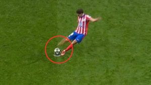 Julián Álvarez y un penal que desató la polémica: doble toque y eliminación del Atlético de Madrid