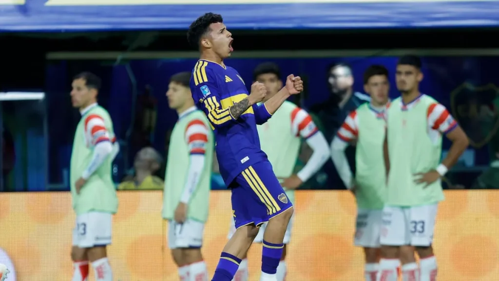 Leonel Flores marcó dos goles ante Unión en la Bombonera