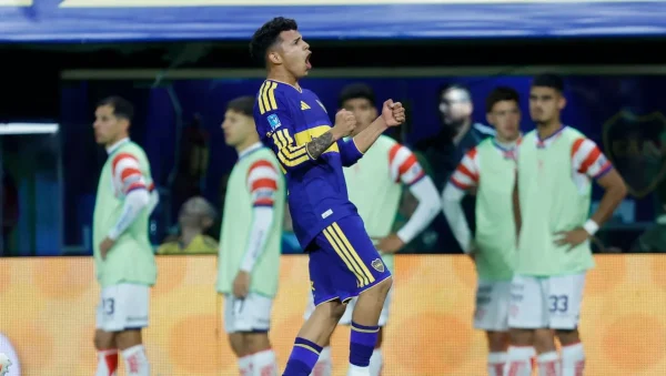 Leonel Flores marcó dos goles ante Unión en la Bombonera