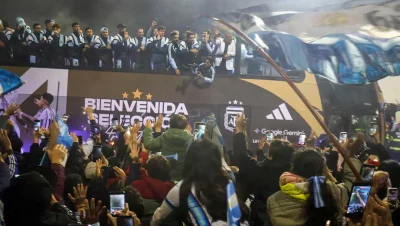 Argentina regresó de Estados Unidos y tuvo un masivo recibimiento en Ezeiza