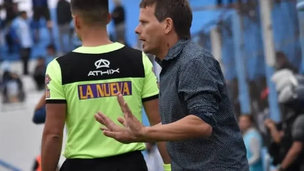 Pedro Llorens terminó su ciclo como entrenador de For Ever