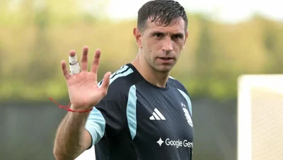 Dibu Martínez mejora y apunta al estreno de Argentina en el Mundial