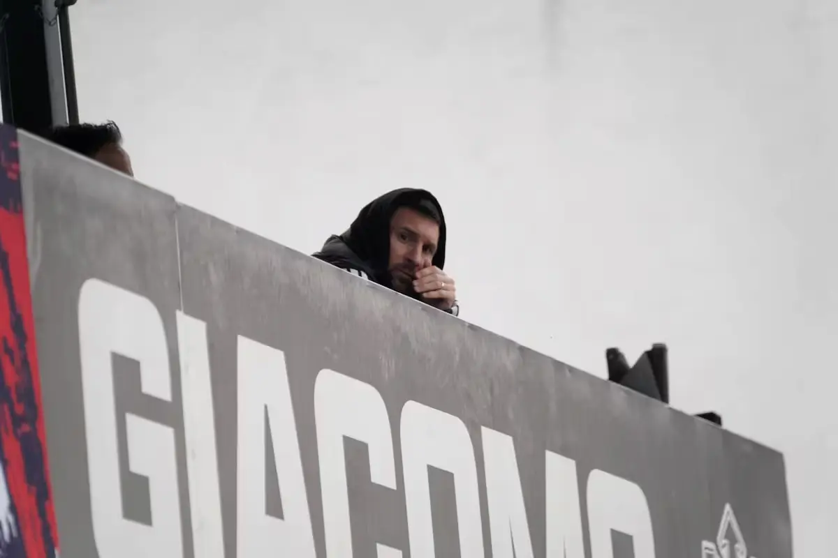 Messi reapareció en una tribuna para acompañar a Leones FC