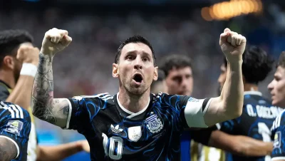Argentina venció a Inglaterra con una remontada agónica y jugará la final