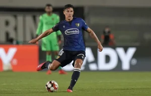 Nehuén Pérez aparece como opción para la defensa de Boca
