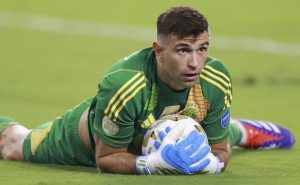 Histórico cambio en el fútbol: nueva regla para los arqueros