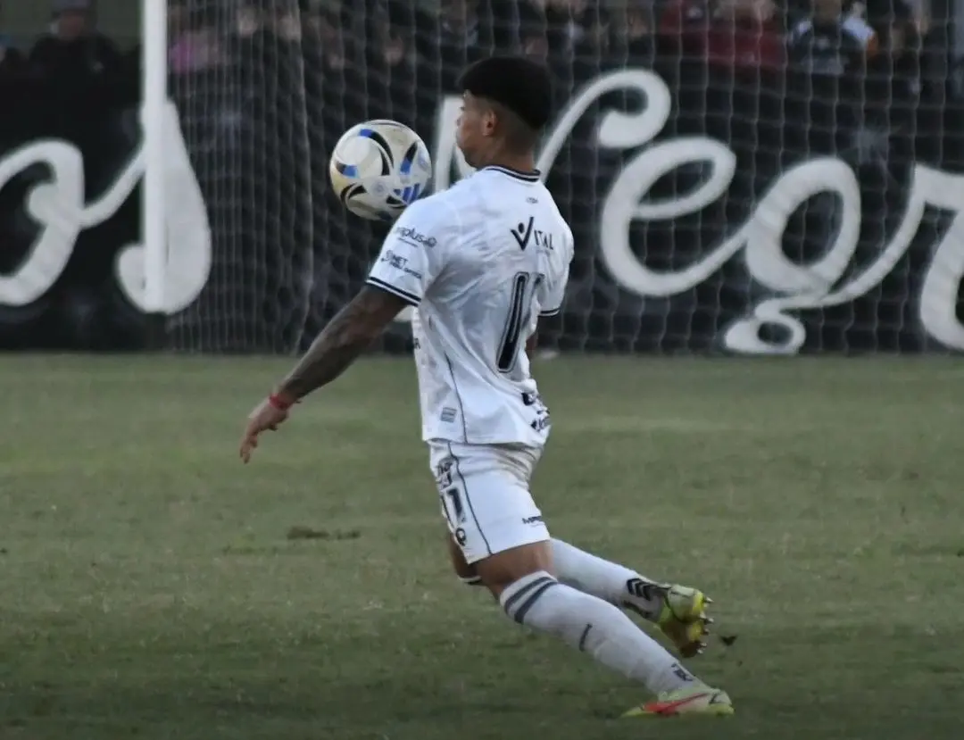Confirmaron la terna arbitral para el duelo entre For Ever y Deportivo Madryn