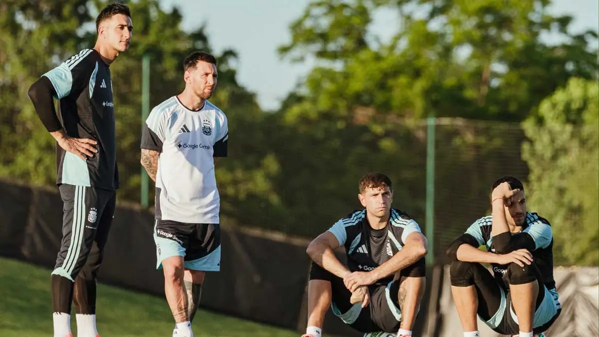 Argentina completó su primera práctica con todos los convocados en Kansas