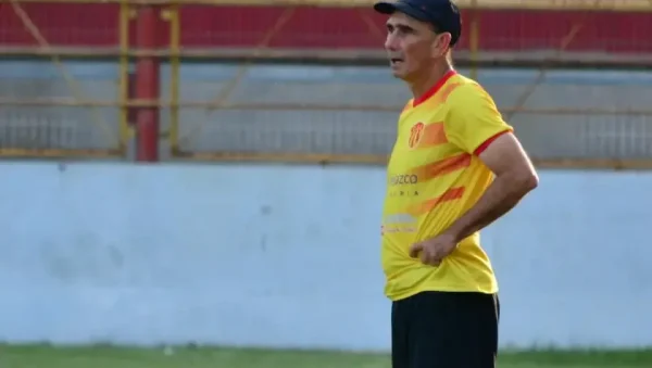 El “Profe” Valdez inicia un nuevo ciclo en Sarmiento