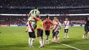 River sufrió hasta el final y avanzó por penales ante San Lorenzo