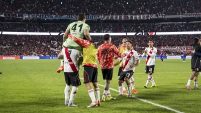 River sufrió hasta el final y avanzó por penales ante San Lorenzo
