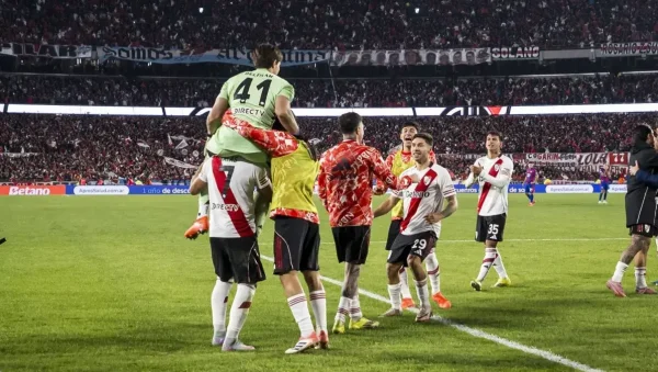 River sufrió hasta el final y avanzó por penales ante San Lorenzo