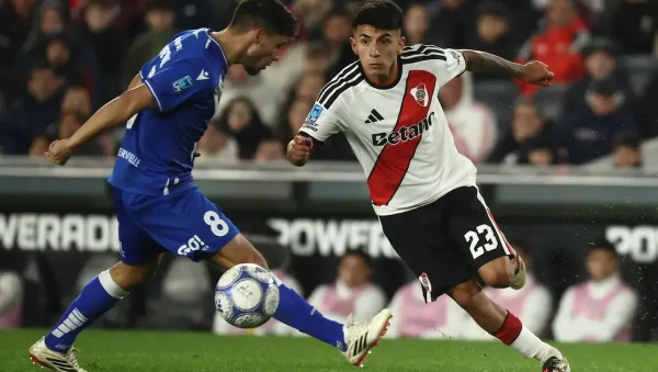 River dejó escapar el triunfo ante Vélez y recibió silbidos en el Monumental