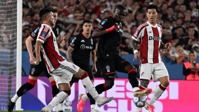 River cayó ante Huracán y perdió terreno en el Clausura
