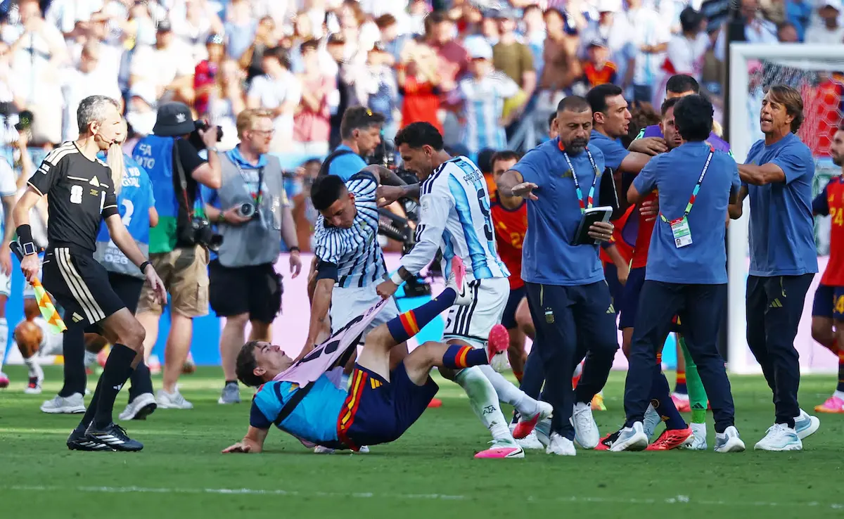 FIFA castigó a la Selección Argentina: fuertes suspensiones para Paredes, Molina y Ayala