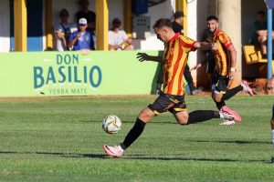 Urbina analiza cambios obligados para recibir a Sarmiento de La Banda