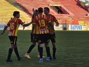 Sarmiento debuta con Raúl Valdez ante Sol de América