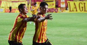 Toto González renovó con Sarmiento